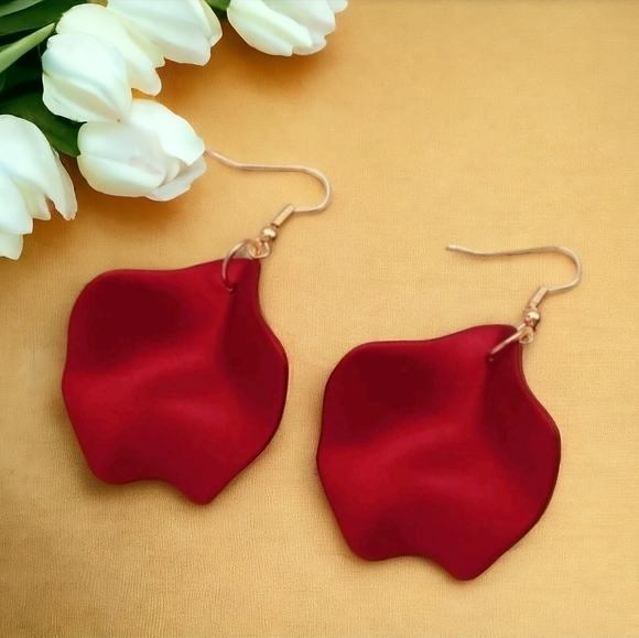 Rose petal drop earrings - Picture 4 of 11